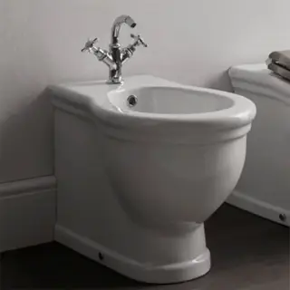 Globo Paestum Биде напольное пристенное 57х38см с 3 отв. под смеситель, с комплектом креплений, цвет: белый