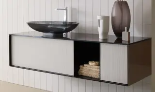 Комплект мебели с раковиной Artelinea Quadra QUP69+QUT29+QUVN+RQUC+KQUC+B.90 FU фронт flutes bianco (B3)/топ и корпус cashmere silk (E3)