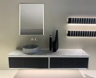 Комплект мебели с раковиной Antonio Lupi BEMADE TRALERIGHE+LED_IN+DF1.SX+BEMADE TRALERIGHE+LED_IN+DF1.DX+FONTE+MR154.216+SRI54108+SRC54108*2+SRV5422+BARRALED.207+SLIM54.108 BIANCO SETA/фронт-стекло-RO630N/раковина BIANCO CARRARA/топ BIANCO CARRARA