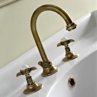 Sbordoni Смеситель для раковины на 3 отв., излив 14,9 см, h20,5 см, цвет бронза SB143BR