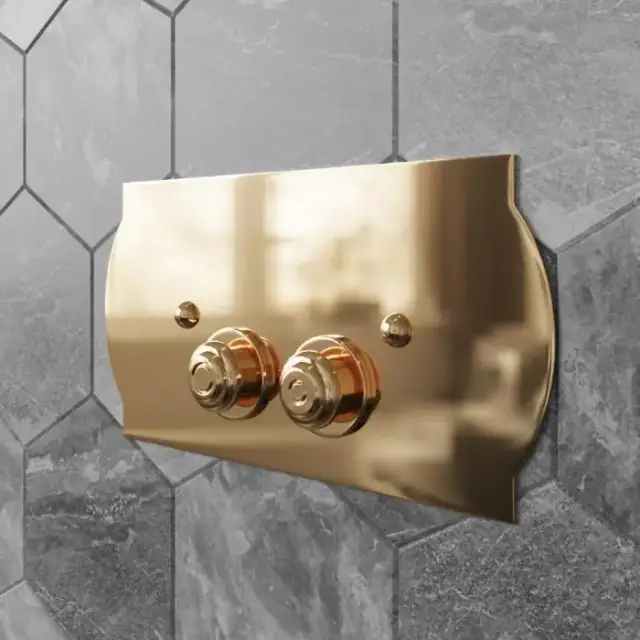 TW 300.3, клавиша смыва для бачков Geberit UP320, 33x2,5xh17, установка со смещением вправо 14мм, материал: латунь, цвет: золото