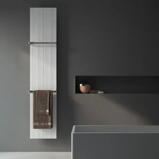 Antrax Lana Полотенцесушитель 40,3x170Hсм., в комплекте с 1 полотенцедержателем, цвет: белый матовый