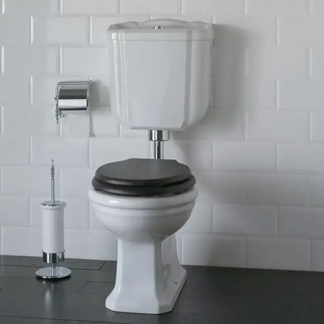 Globo Paestum Унитаз напольный 58х37,5см, слив в пол,  со средней трубой, фурнитурой, цвет: белый/хром