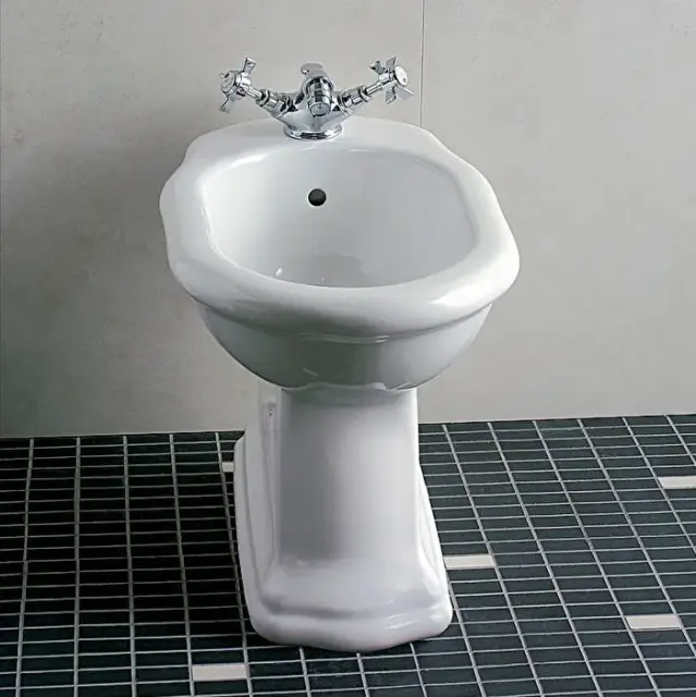 Биде с 3 отверстиями для смесителя DEVON&DEVON New Etoile